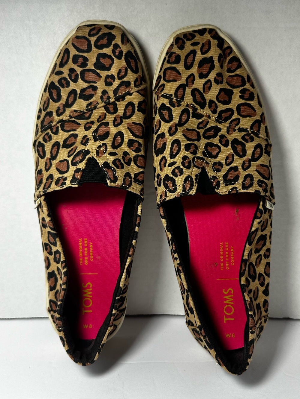 TOMS Leopard Print Slip-On Flats with Hot Pink Insole size 8